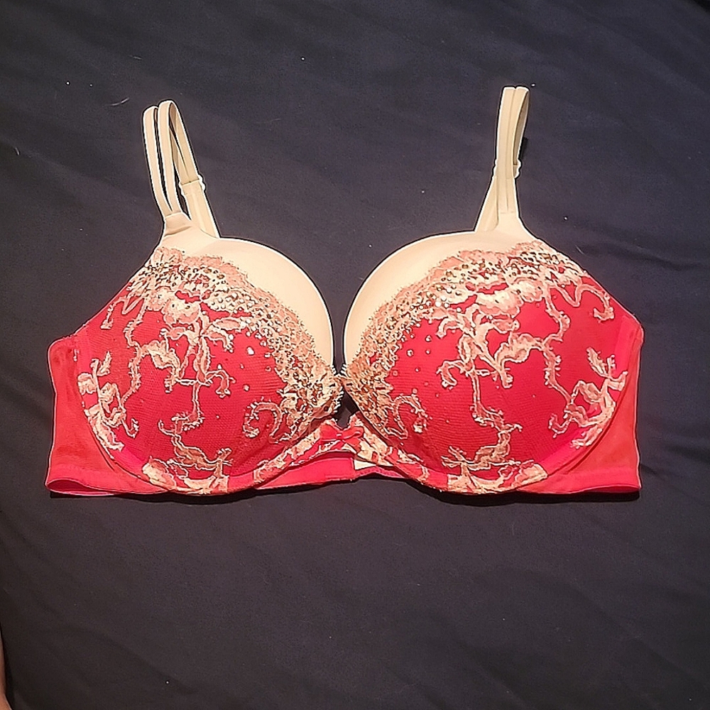 Very sexy plunge from VS